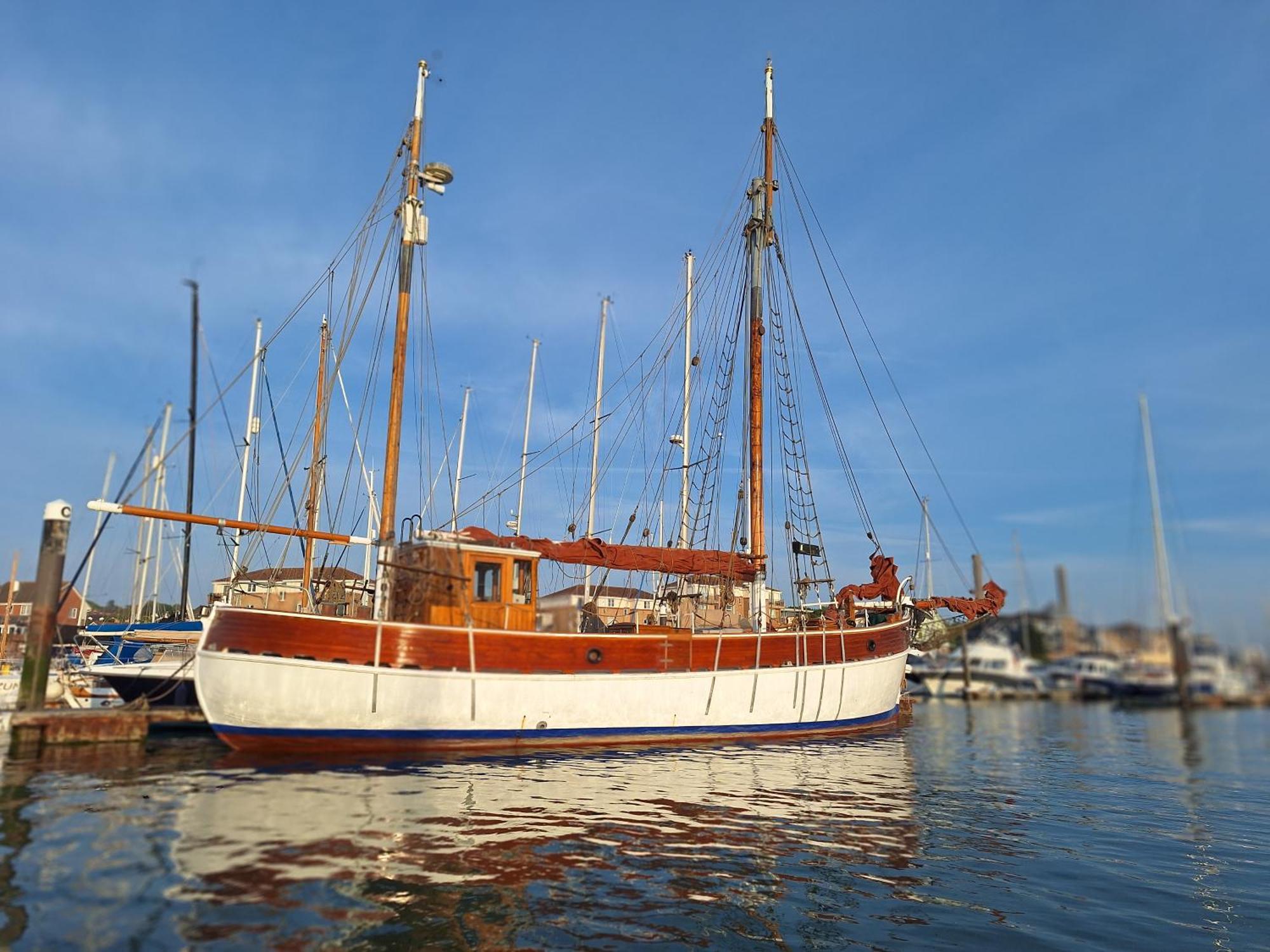 Hotel Historic Wooden Ship 'Ursula' East Cowes Exteriér fotografie