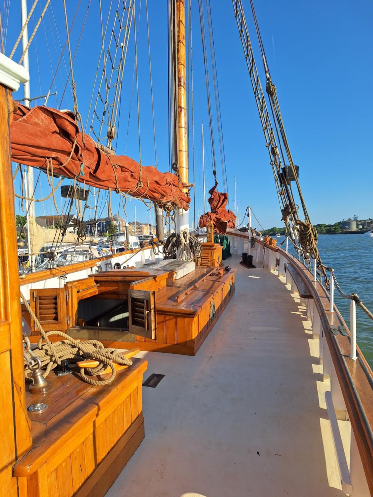 Hotel Historic Wooden Ship 'Ursula' East Cowes Exteriér fotografie