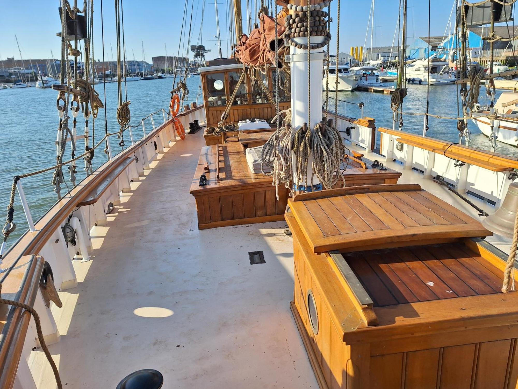 Hotel Historic Wooden Ship 'Ursula' East Cowes Exteriér fotografie